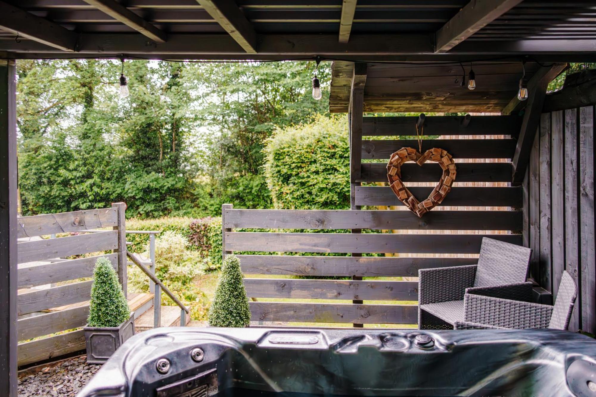 Squirrel Bank, With A Hot Tub & Parking Villa Bowness-on-Windermere Exterior photo